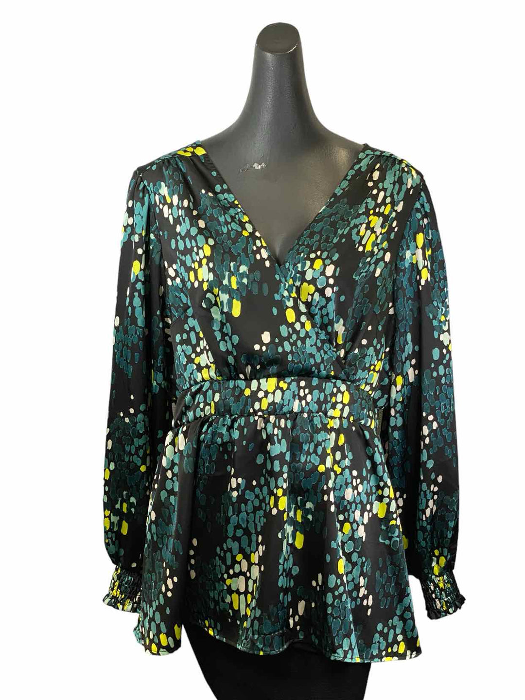 Torrid Size 1(1X) Black Green spotted Long Sleeve Shirts