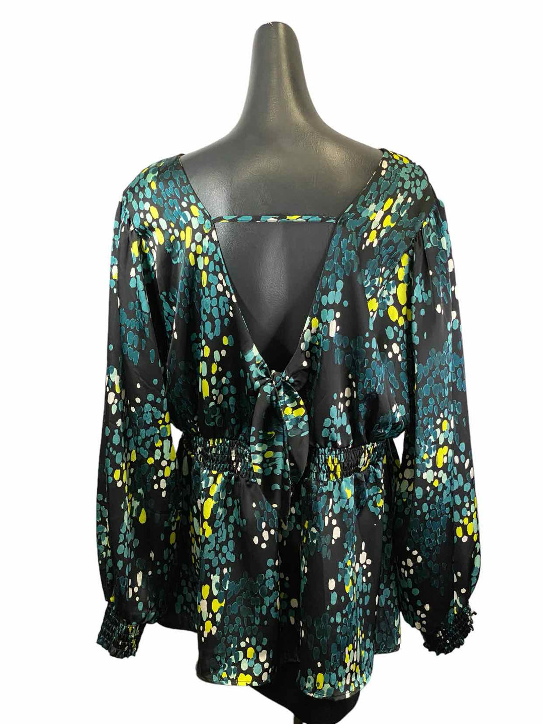 Torrid Size 1(1X) Black Green spotted Long Sleeve Shirts