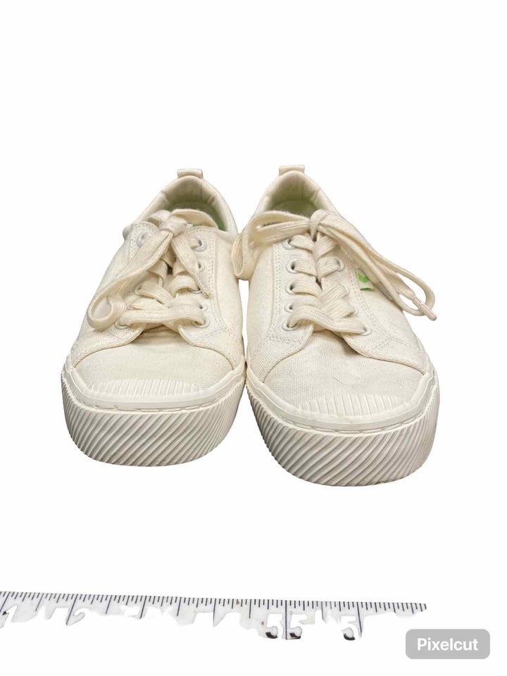 Cariuma Shoe Size 9 White Sneakers