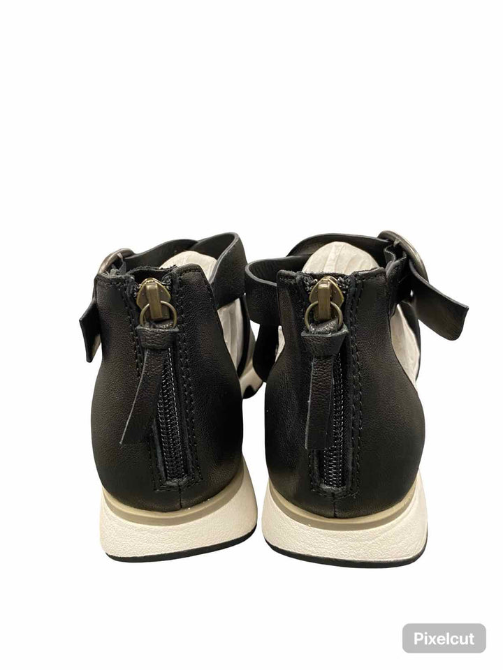 Sofft Shoe Size 6.5 Black Leather NWOT McKenna Sandals