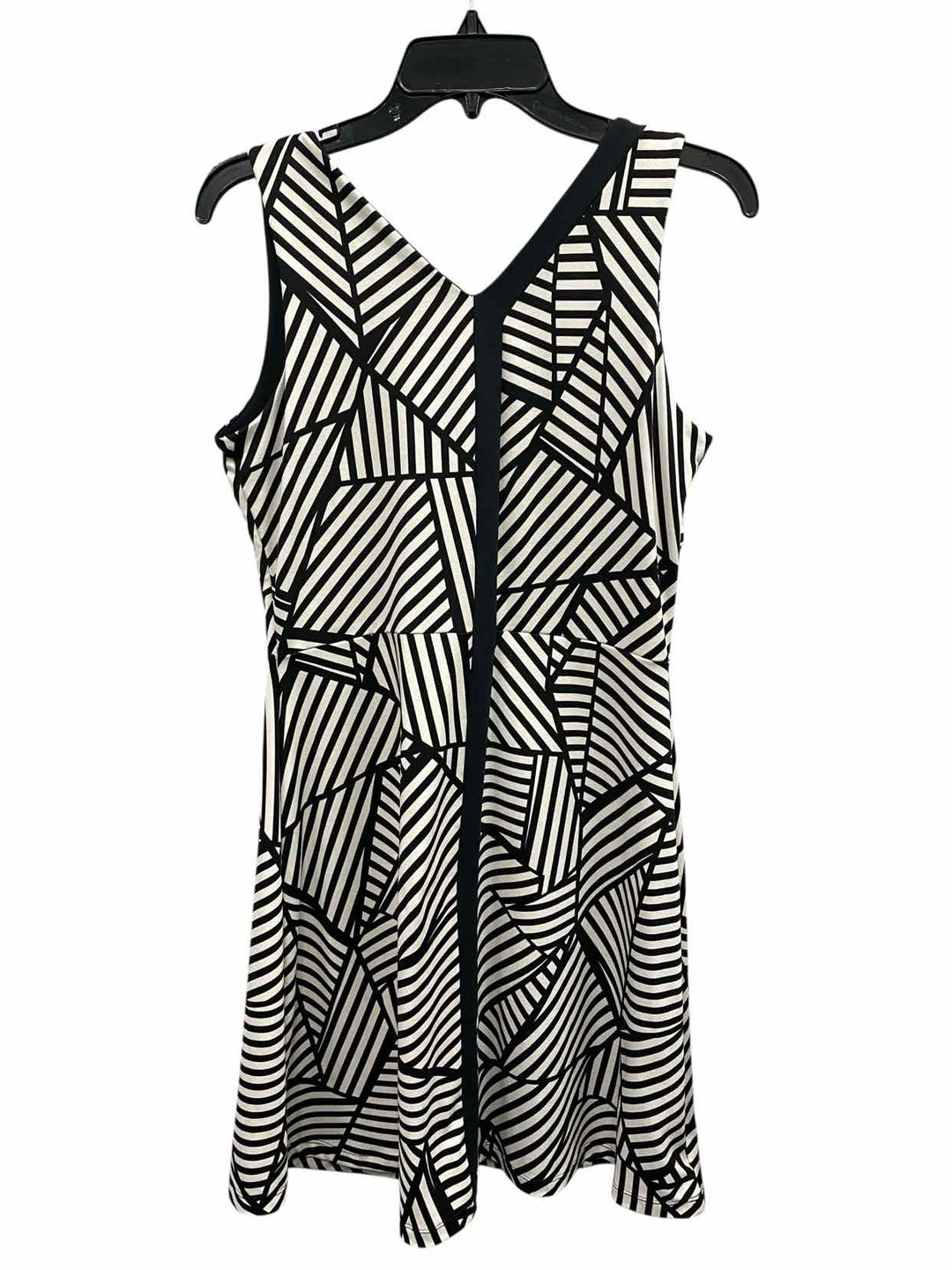 Title Nine Size M Black & White Print Dress