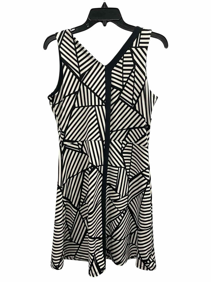 Title Nine Size M Black & White Print Dress