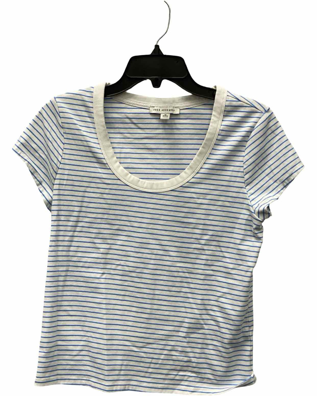 Free Assembly Size M White Blue Striped Short Sleeve Shirts
