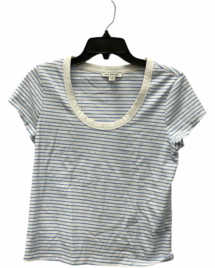 Free Assembly Size M White Blue Striped Short Sleeve Shirts