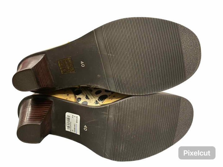 L'Artiste Shoe Size 40 Beige Polka Dot Leather Perignon Boots(Ankle)