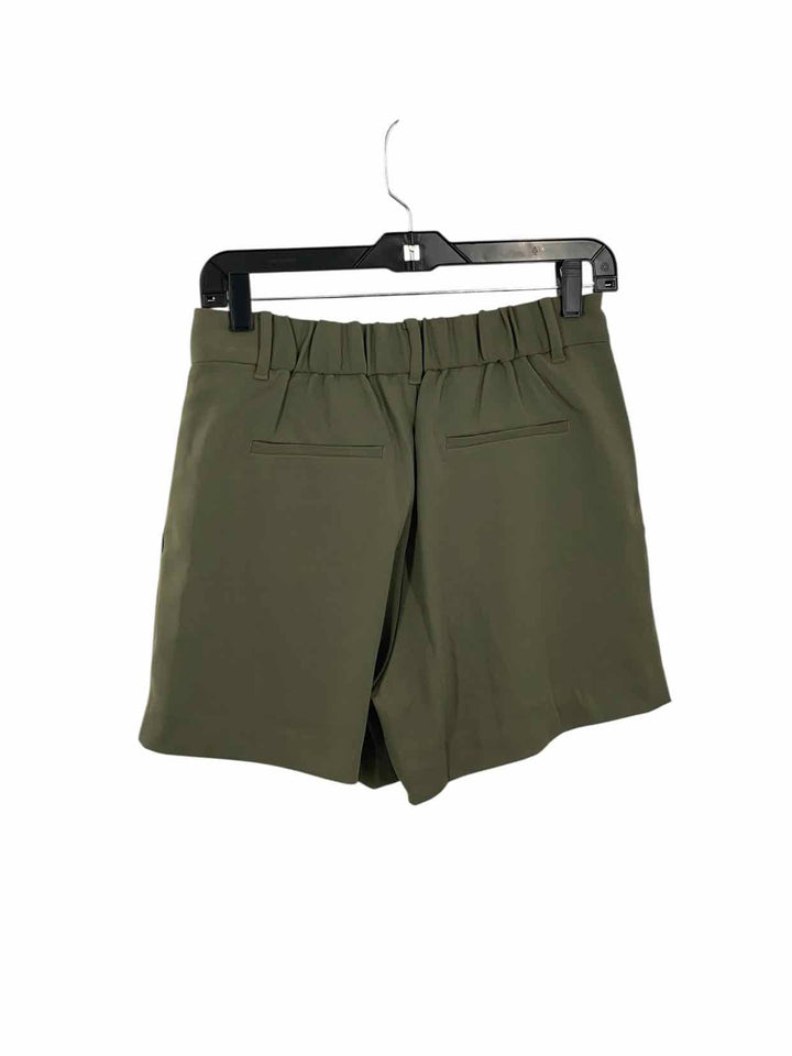 Quince Size 4 Green Shorts