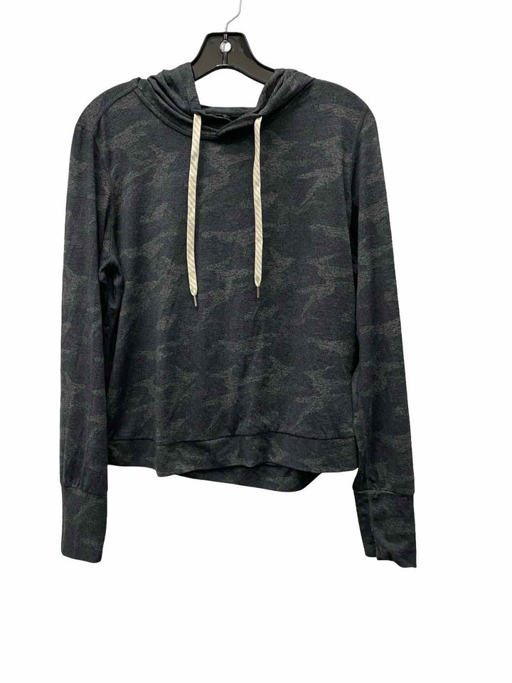 Vuori Size M/L Black camo print Athletic Long Sleeve