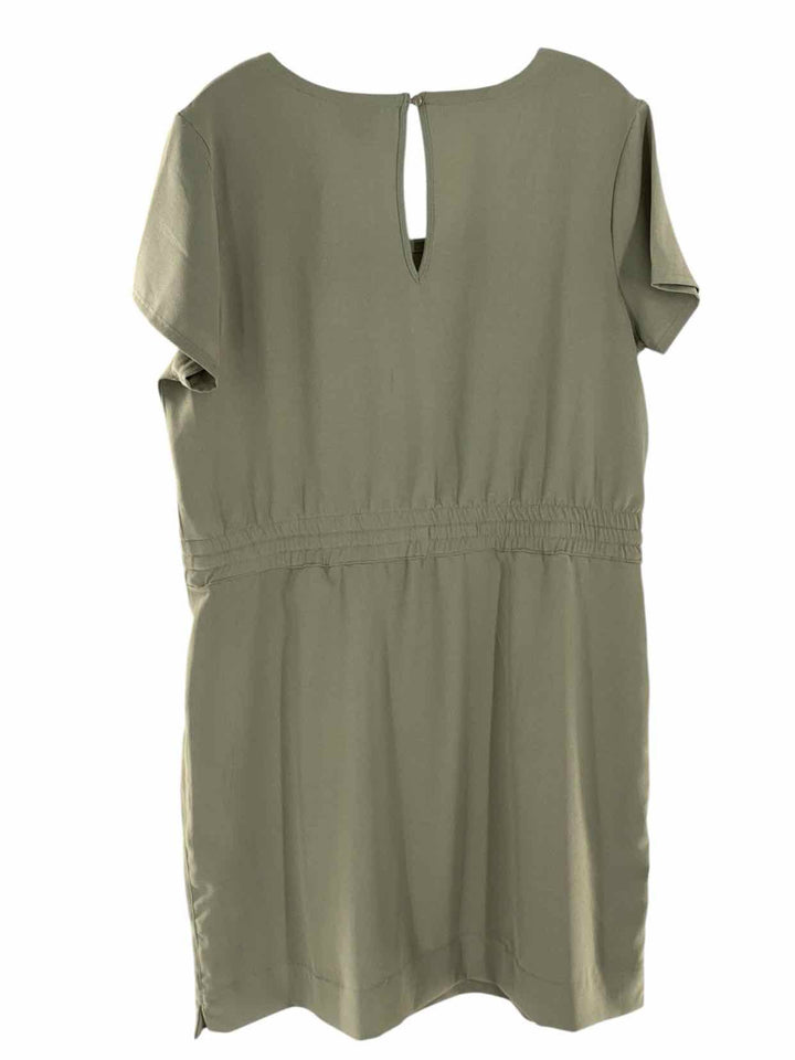 32 Degrees Size L Sage Green Dress