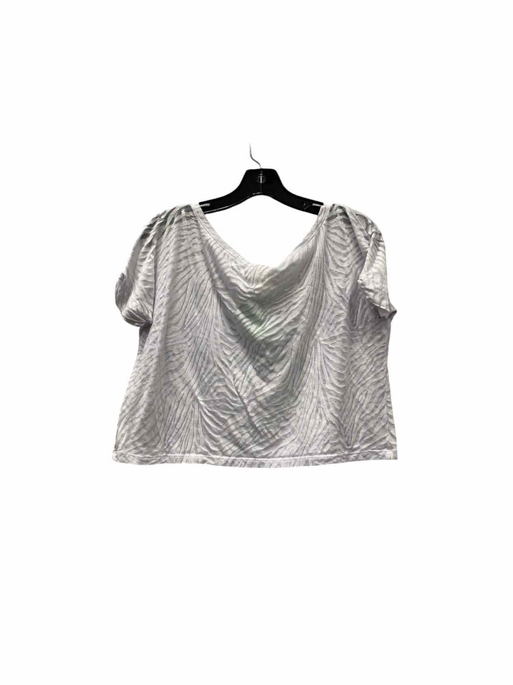 vixen Size M White Short Sleeve Shirts