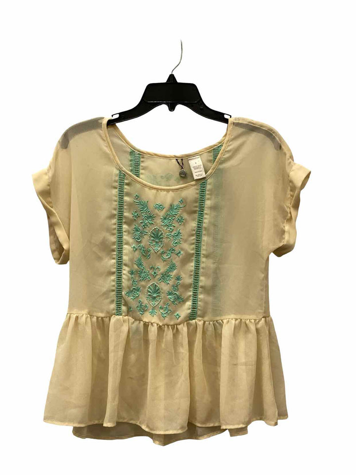 BKE Size S Cream Embroidered Short Sleeve Shirts