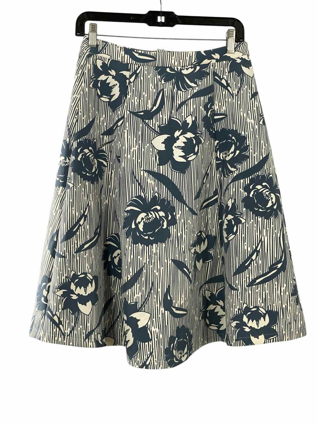 ASTR Size M Blue White Floral Skirt