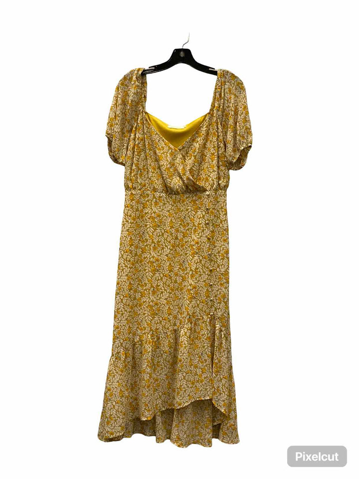 All in Favor Size M Yellow Floral Dress