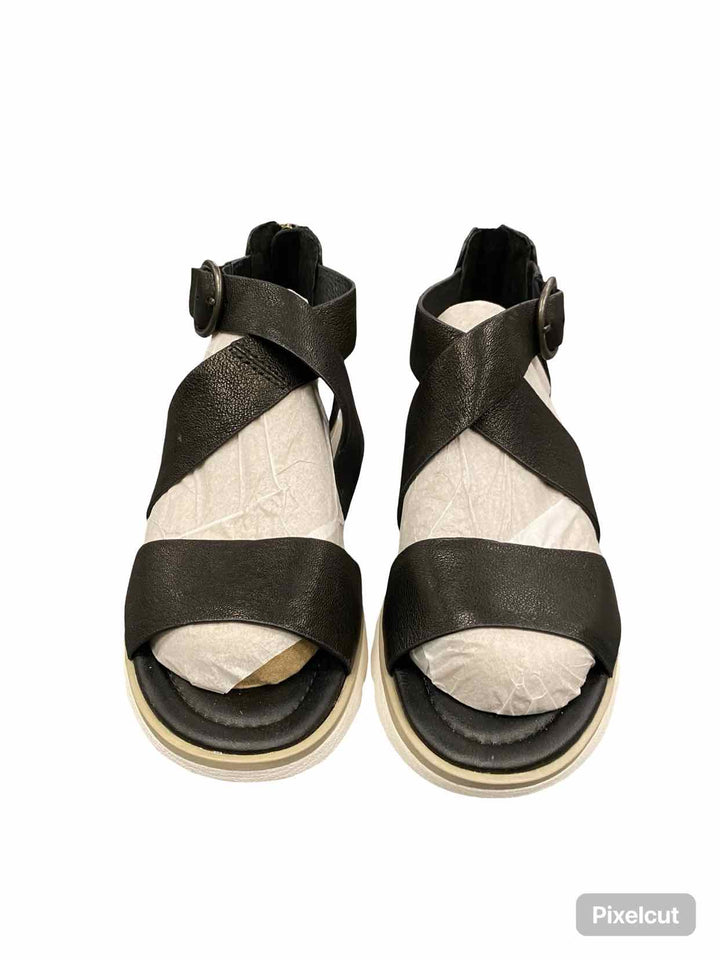 Sofft Shoe Size 6.5 Black Leather NWOT McKenna Sandals