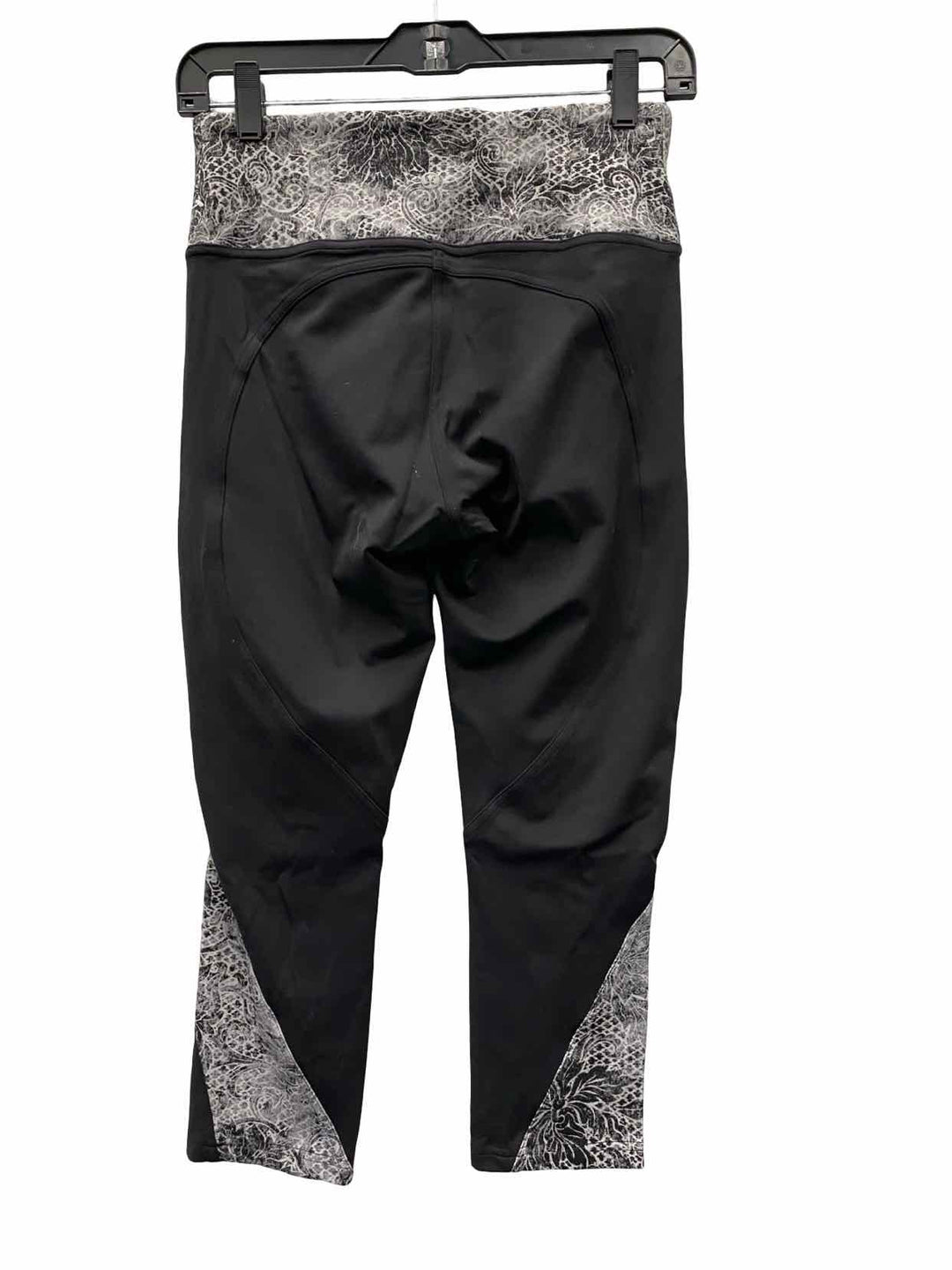 Lululemon Size 8 Black Print Athletic Pants