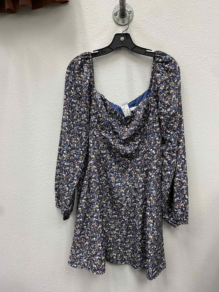 LUSH Size M Blue Beige Floral Dress