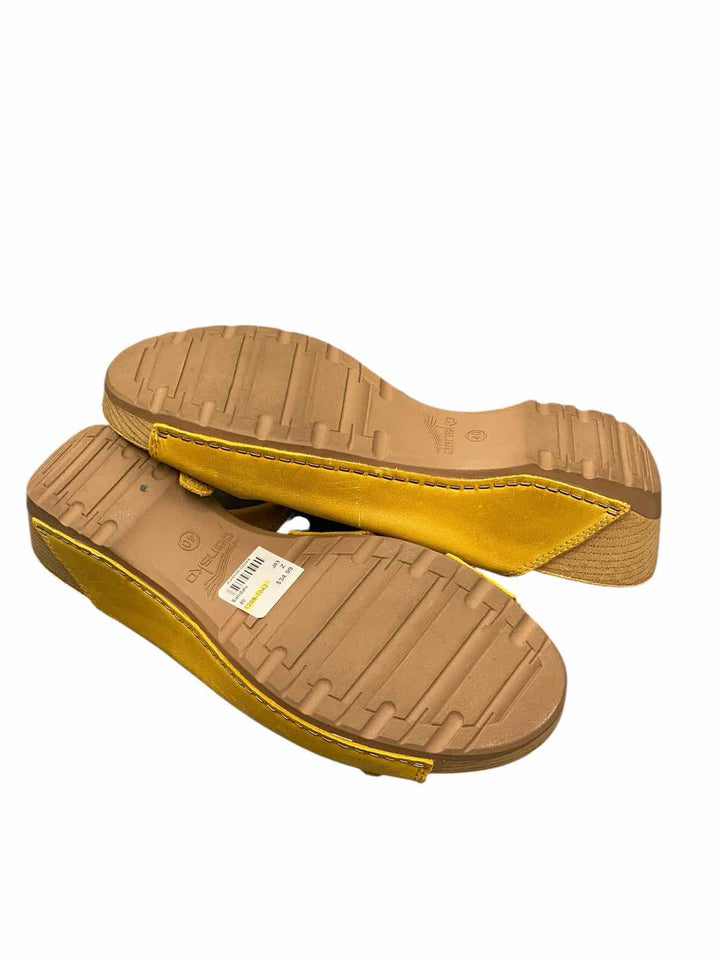 Dansko Shoe Size 40 Yellow Leather Tarin Sandals