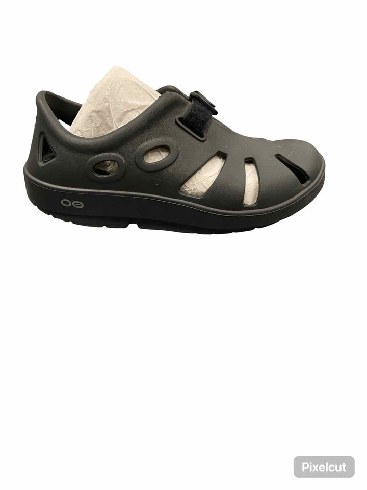 Oofos Shoe Size 39 Black OOcandoo Recovery Sandals