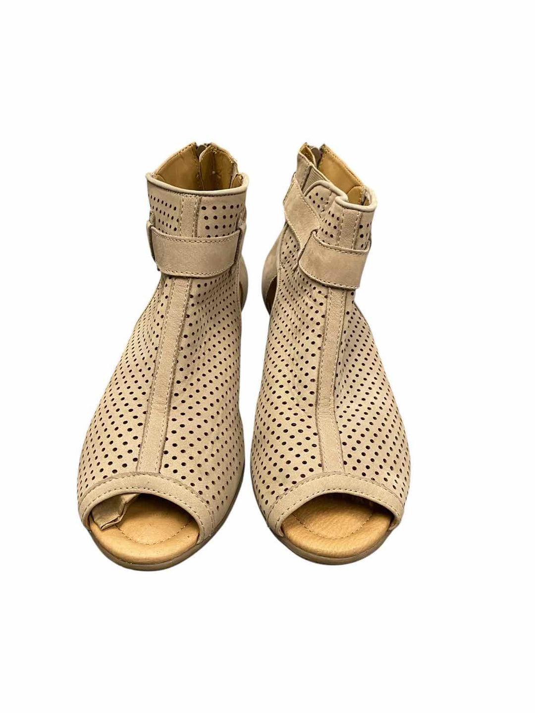 Earth Shoe Size 9.5 Beige Sandals