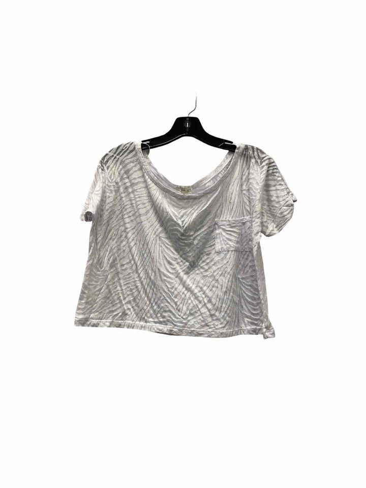 vixen Size M White Short Sleeve Shirts