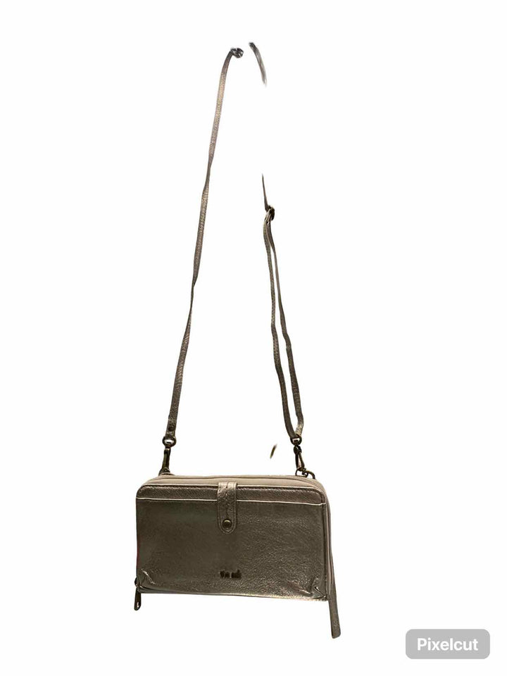 The Sak Silver Iris Smartphone Crossbody Purse