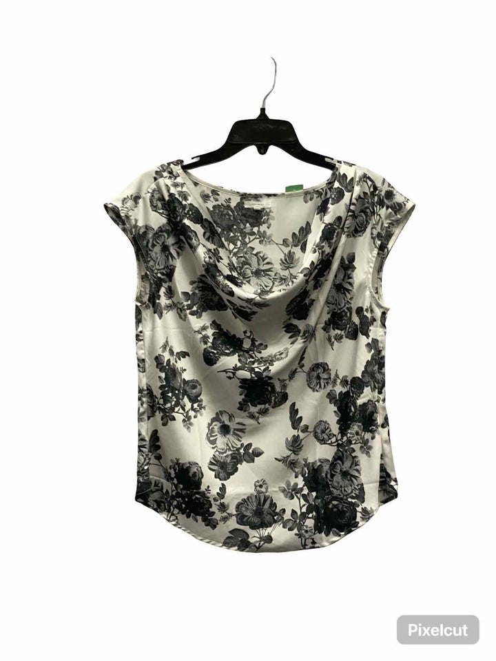 Maurices Size M White Black Floral Short Sleeve Shirts