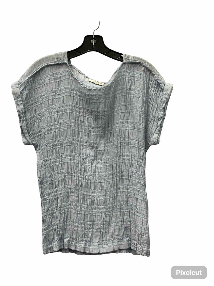 Studio B by Bobeau Size M/L Light Blue Short Sleeve Shirts