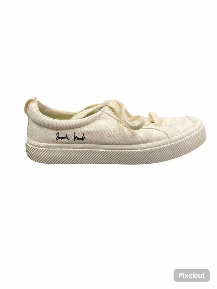 Cariuma Shoe Size 9 White Sneakers
