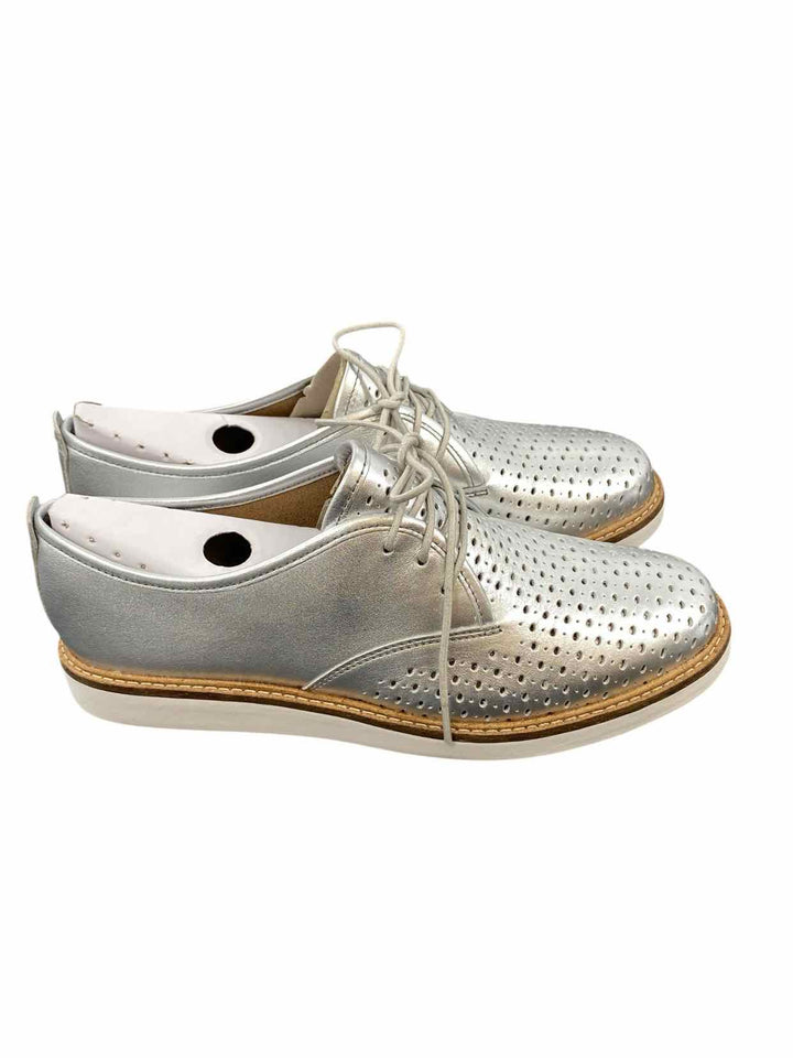 Clarks Shoe Size 8 Silver Leather Lace up Sneakers