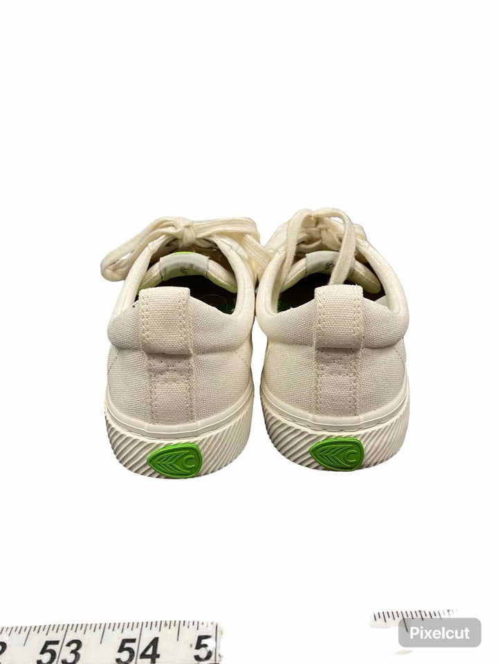 Cariuma Shoe Size 9 White Sneakers