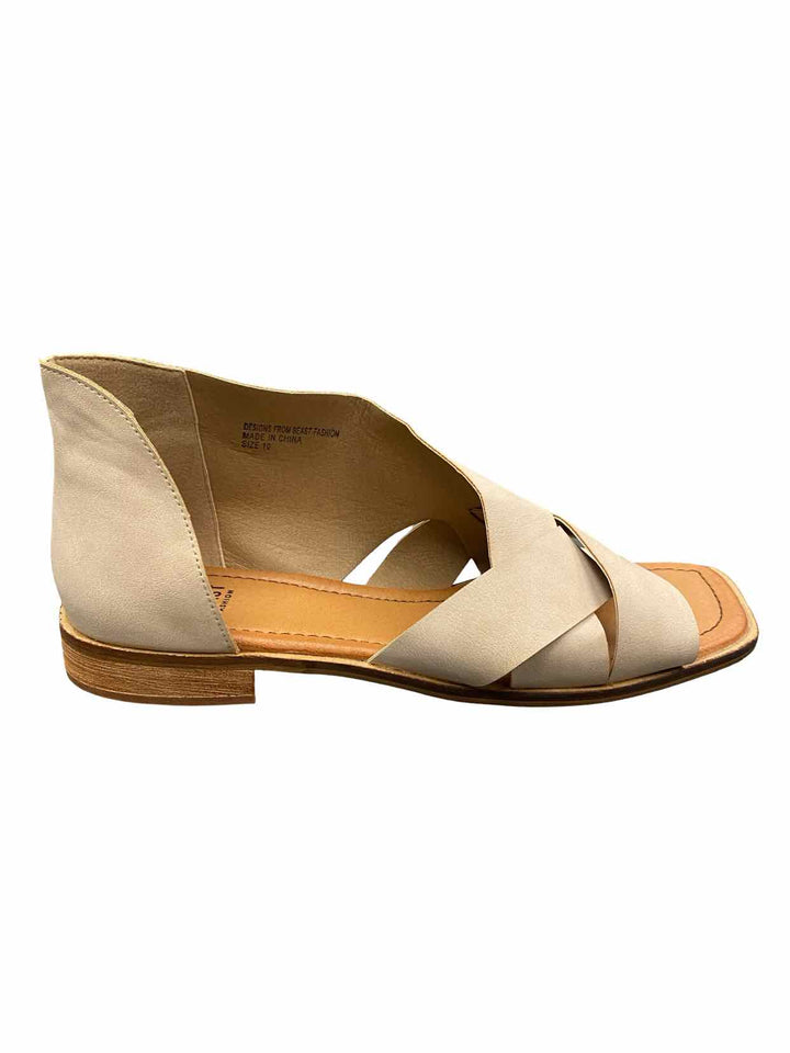 Beast Fashion Shoe Size 10 Tan Sandals