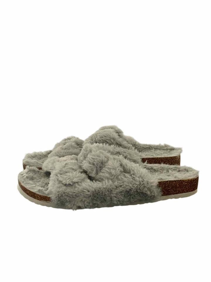 Shoe Size 9 Grey Fuzzy Slippers