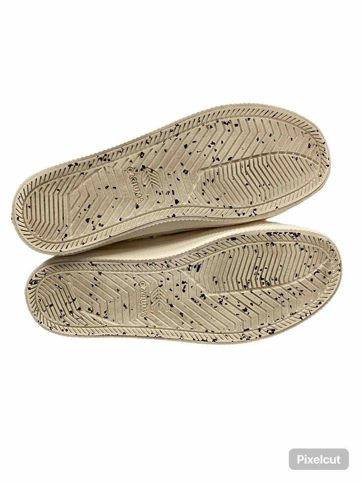 Cariuma Shoe Size 9 White Sneakers