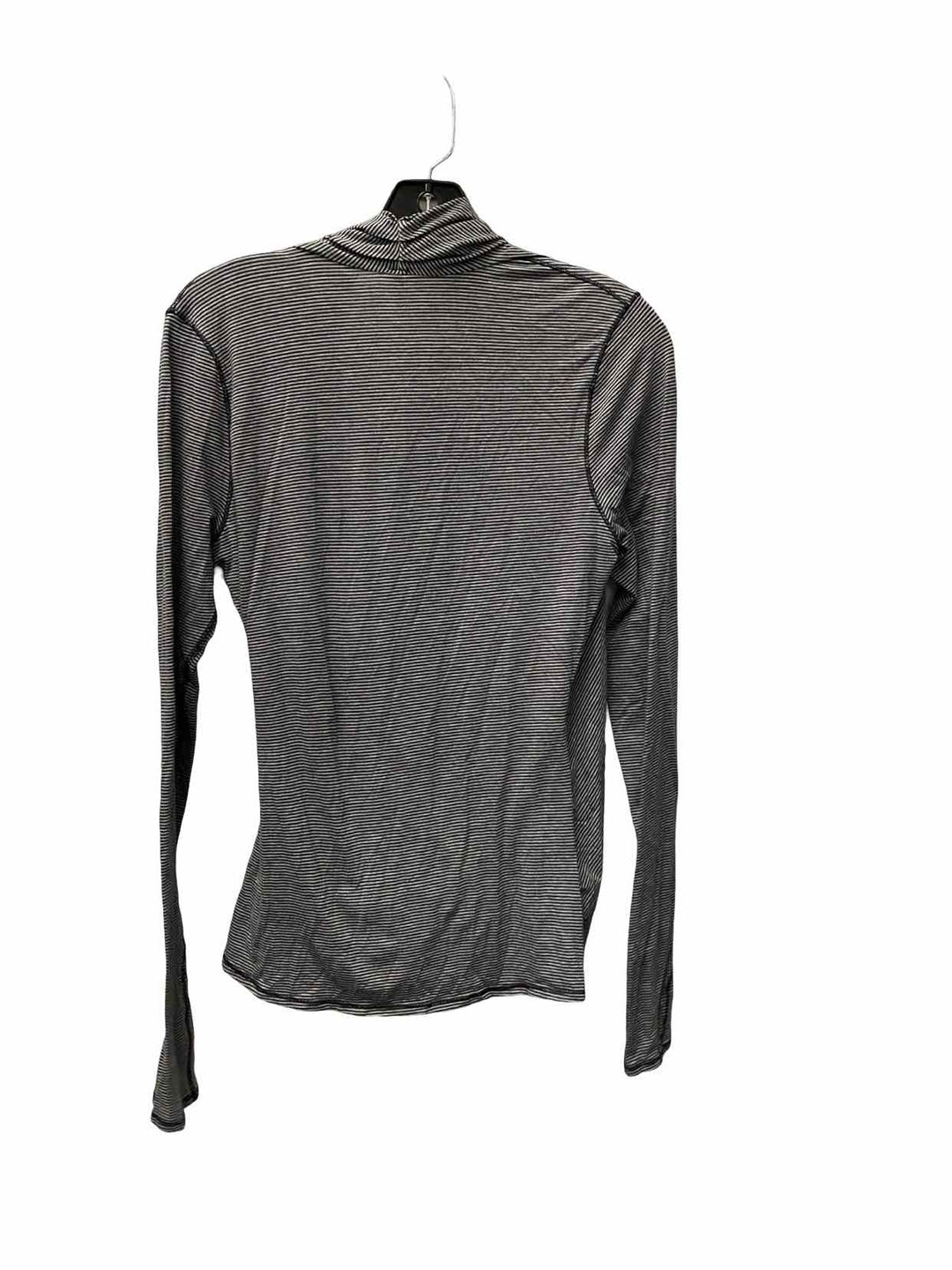 Lululemon Size 6 Blue Striped Long Sleeve Shirts