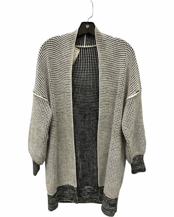 Unknown Brand Size M White Black Sweater