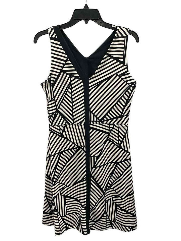 Title Nine Size M Black & White Print Dress