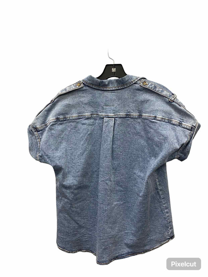 Love Trends Size M Blue Denim Short Sleeve Shirts