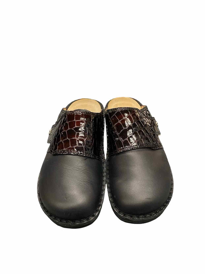 Finn Comfort Shoe Size 40 Black Crocodile Embossed Aussee Clogs