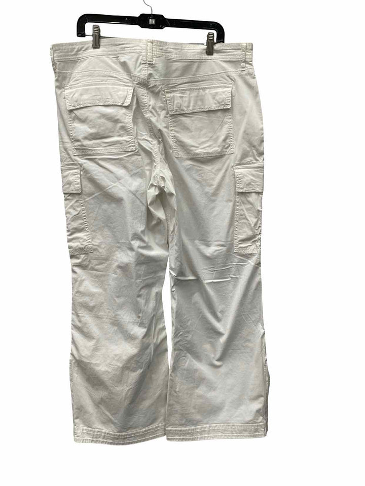 American Eagle Size 16 White Cargo Stretch Pants