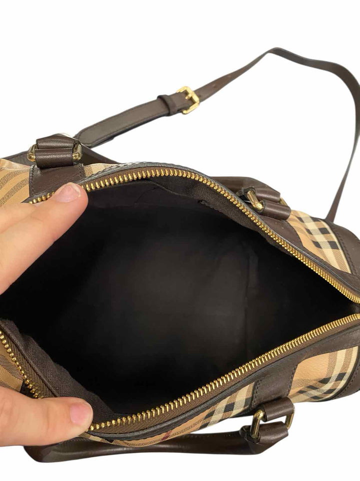Burberry Includes Authentication Certificate Purse