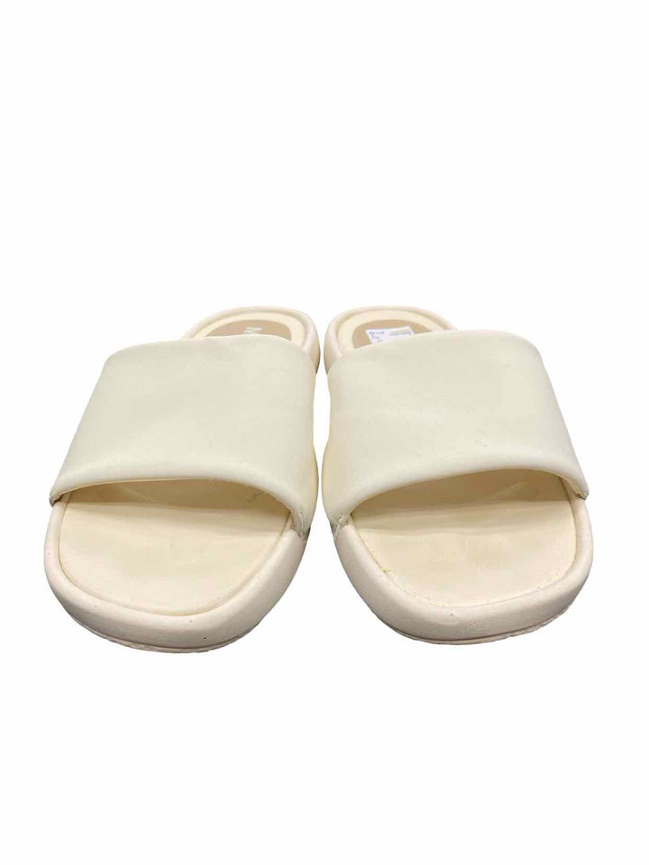 Mia Shoe Size 9 Cream Slide Sandals