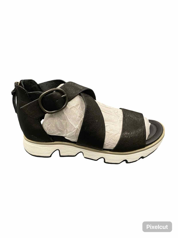 Sofft Shoe Size 6.5 Black Leather NWOT McKenna Sandals