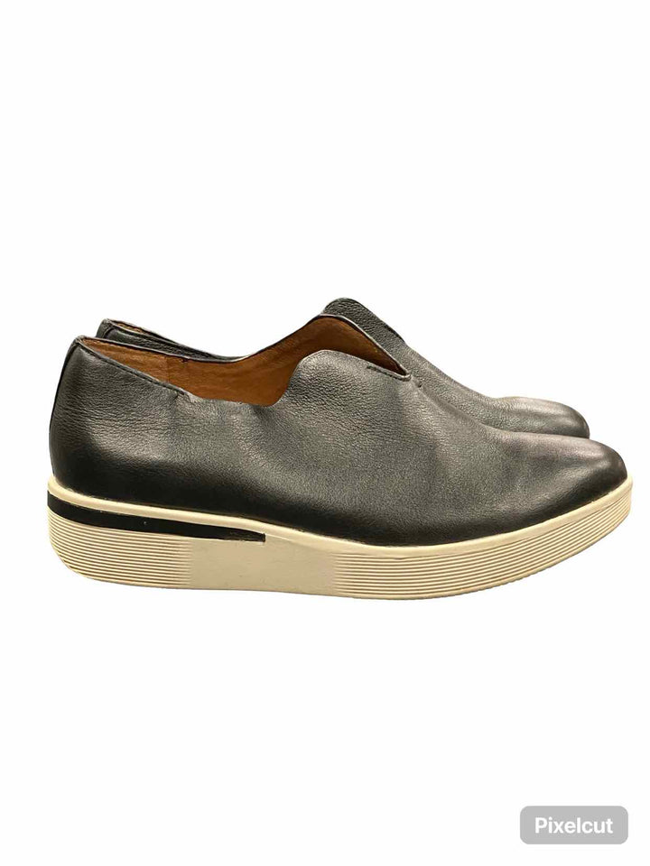 Gentle Souls Shoe Size 8 Black Leather Halden Sneakers