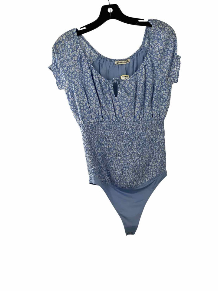 Abercrombie & Fitch Size S Light Blue Floral Short Sleeve Shirts