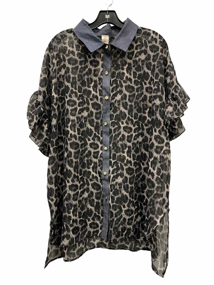 Like Love Size 2X Black Gray Leopard Print Button Up Short Sleeve Shirts