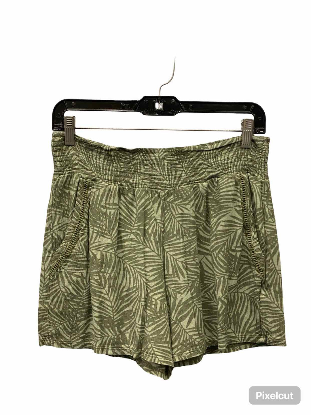 Title Nine Size M Green Shorts