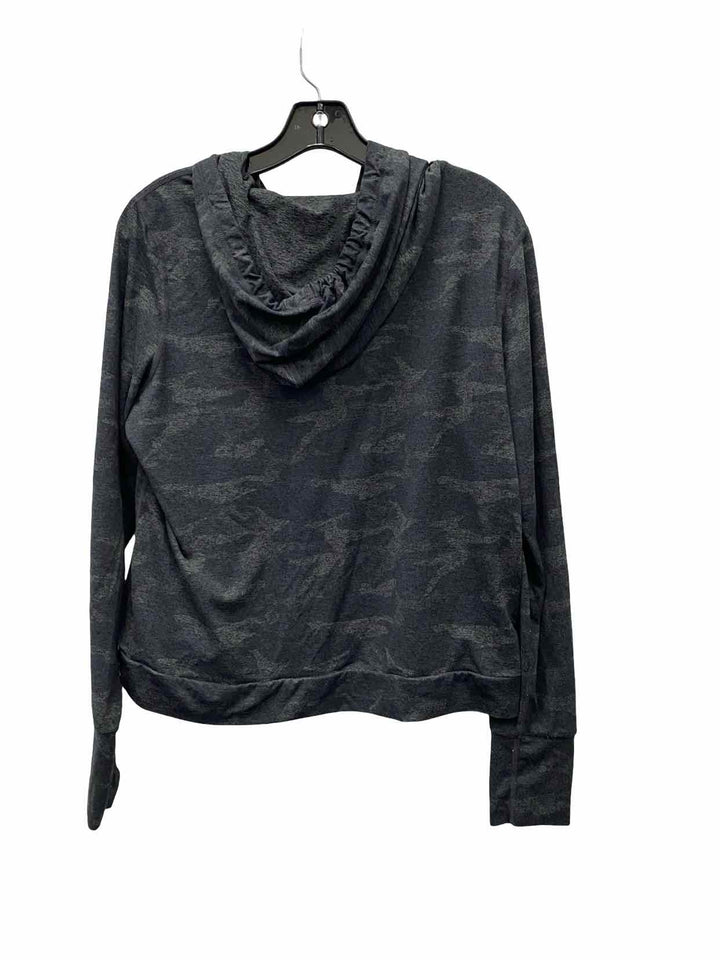 Vuori Size M/L Black camo print Athletic Long Sleeve