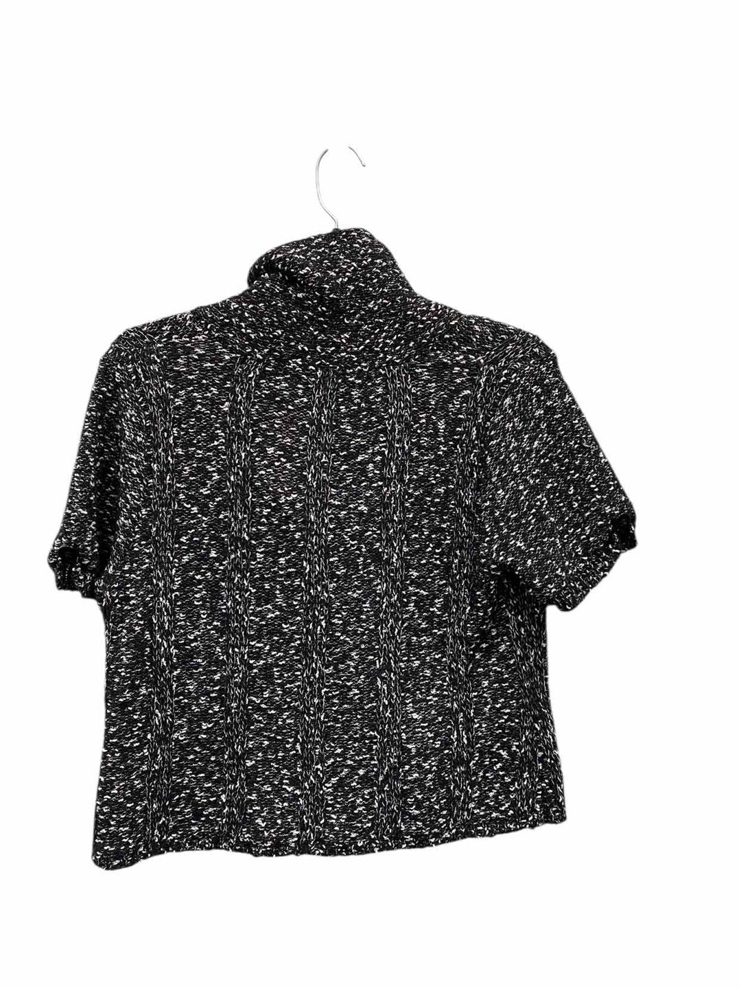 600 West Size M Black White Sweater