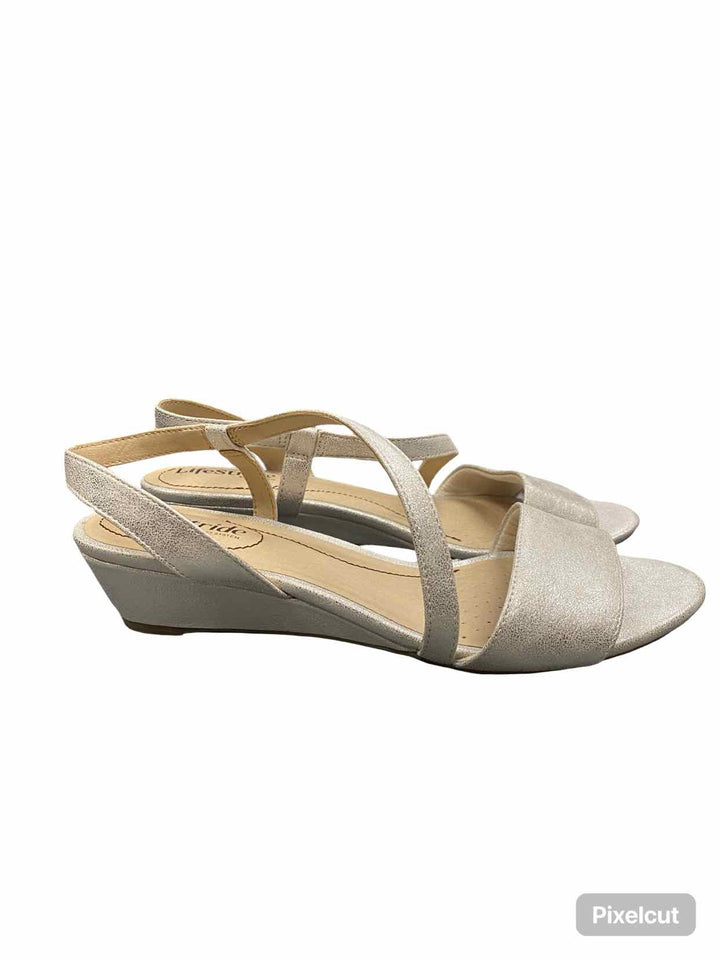Lifestride Shoe Size 8.5 Silver Yasmine Wedge Sandals