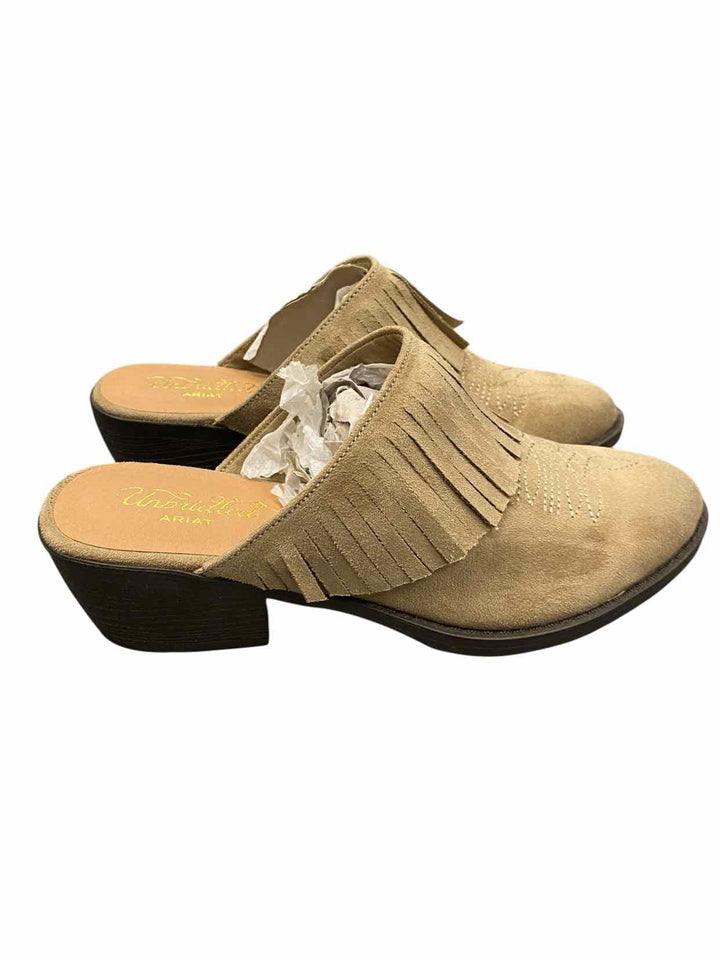Ariat Shoe Size 8.5 Beige Loafers