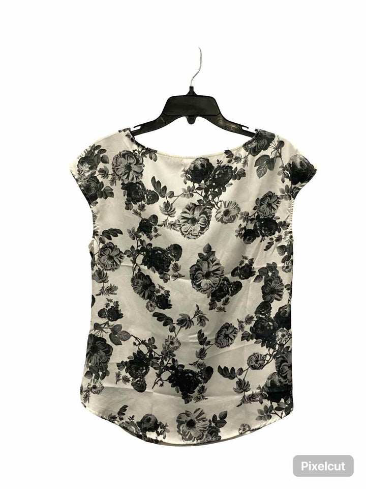 Maurices Size M White Black Floral Short Sleeve Shirts